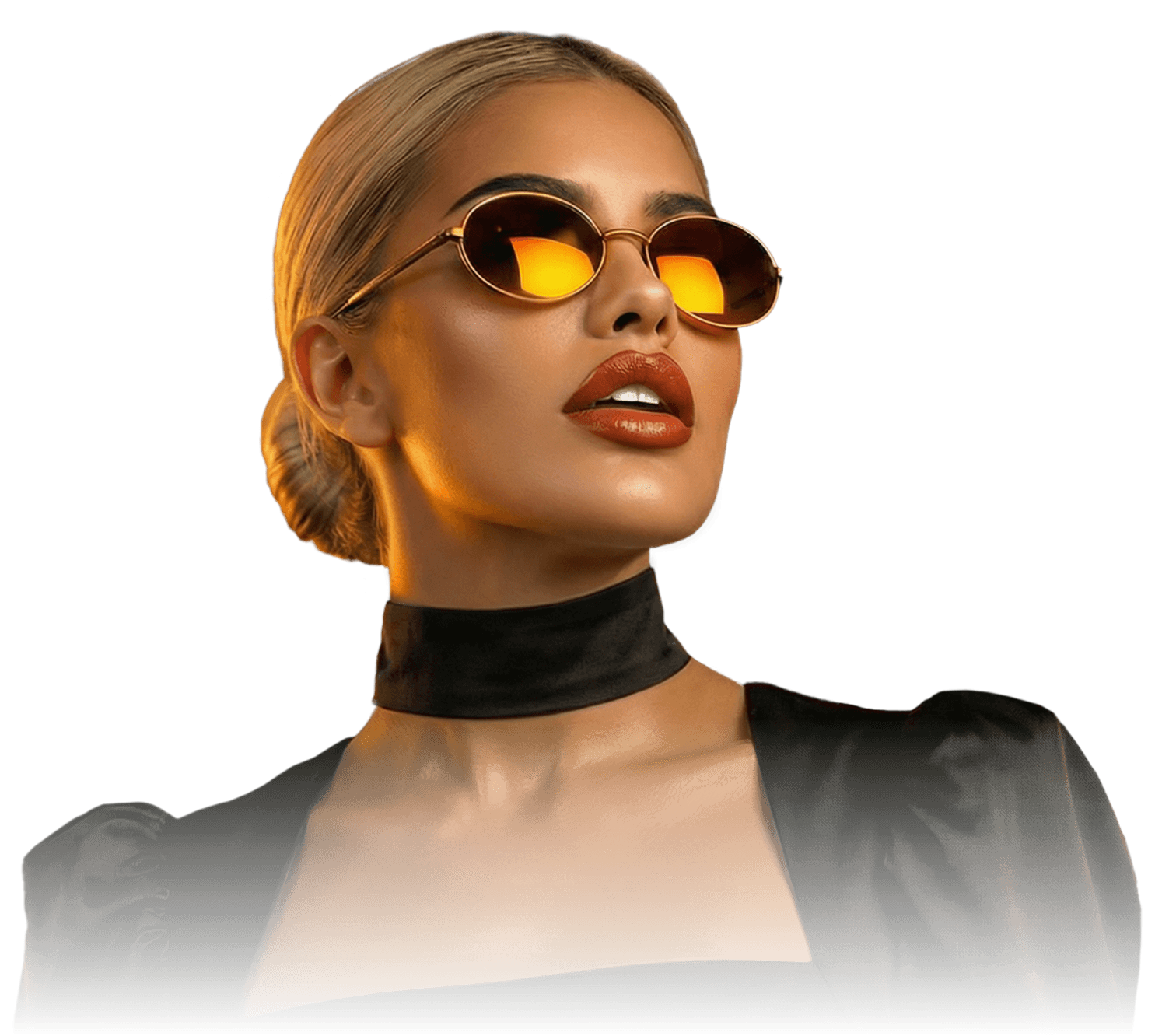 Стильная женщина в очках с золотым оттенком