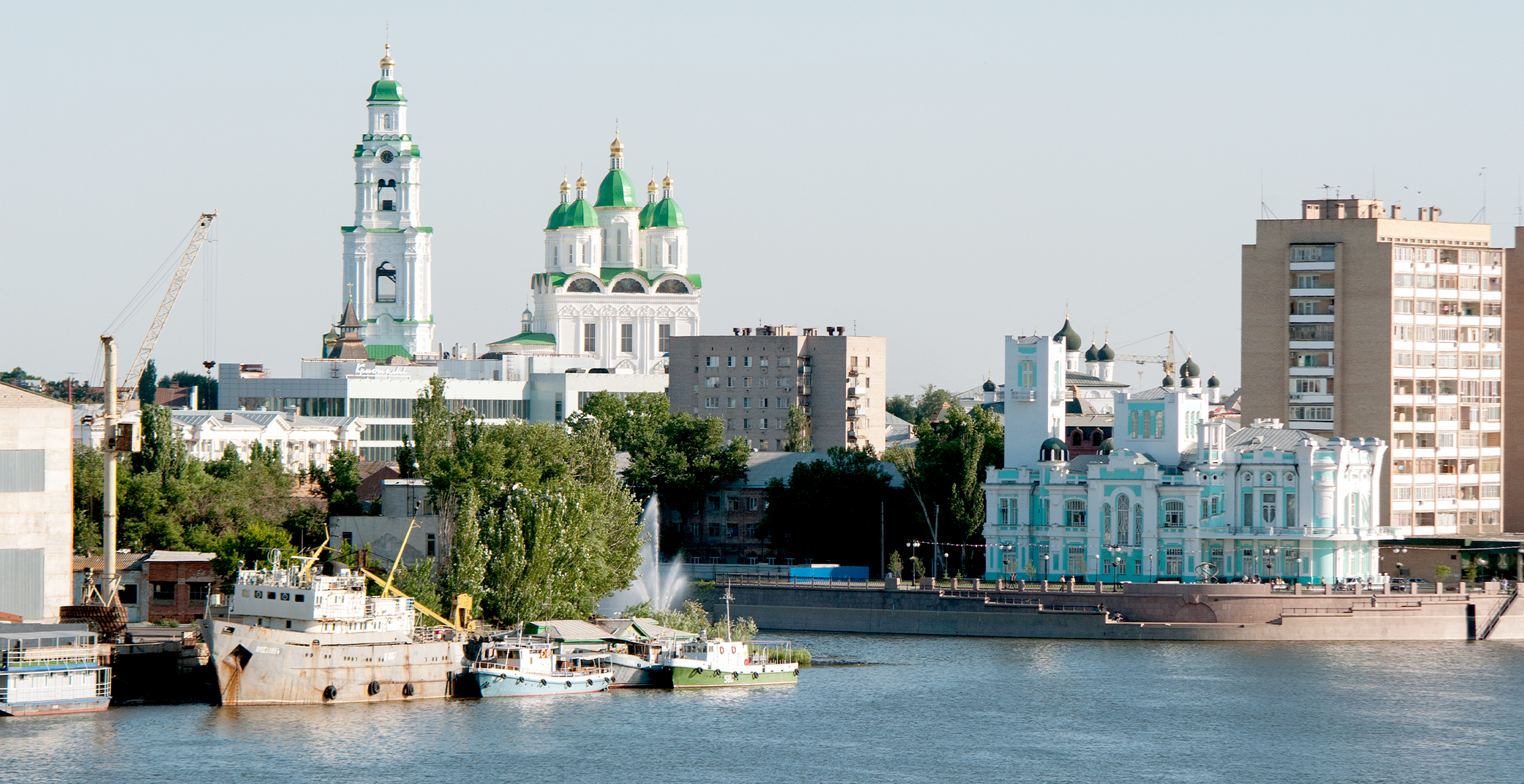 Над городами город астрахань